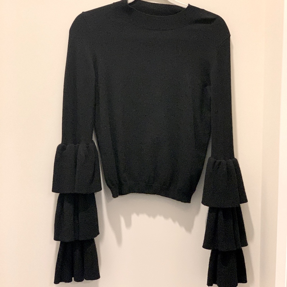 Black shirt with ruffled sleeve
